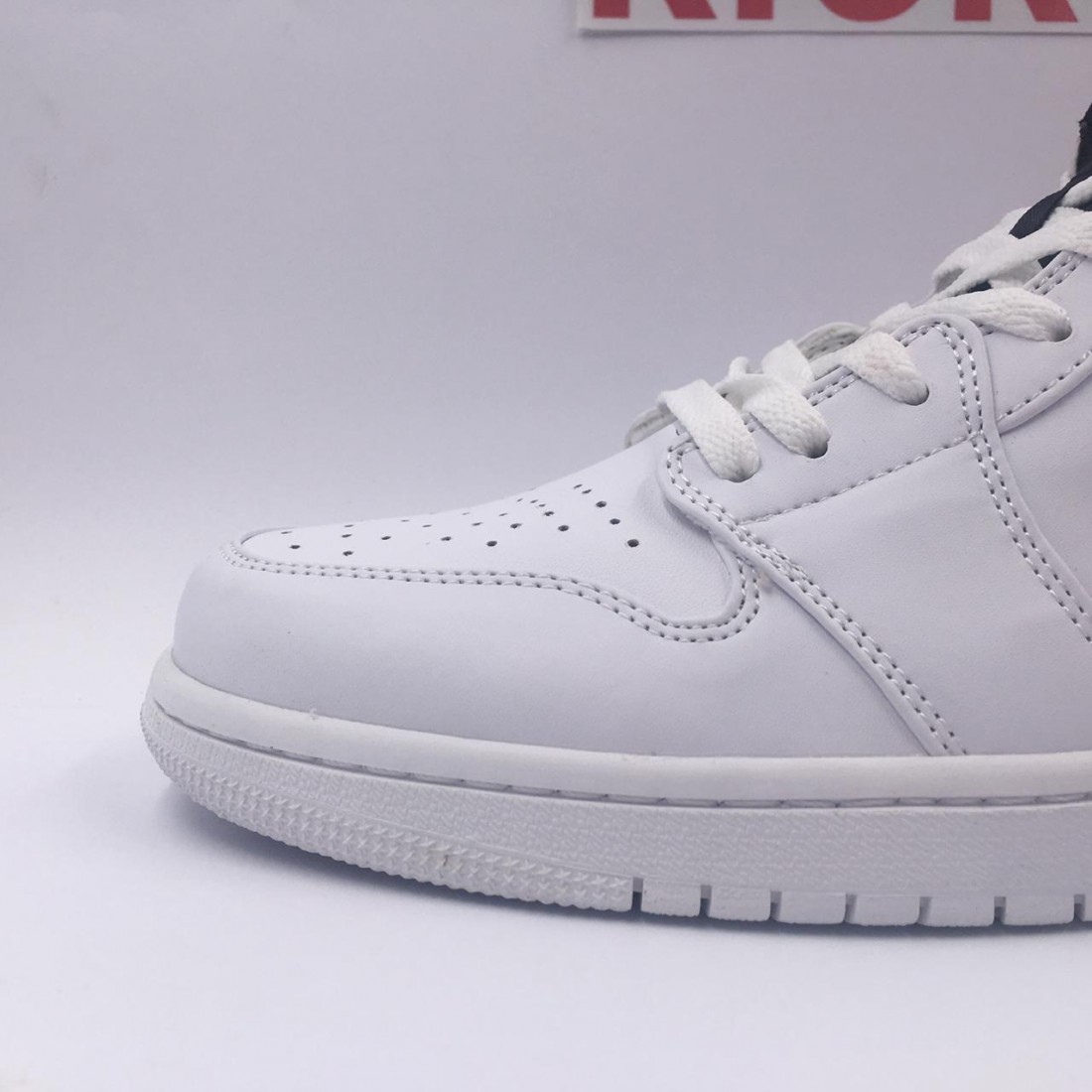 air jordan one mid chicago white